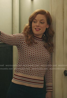 Zoey's heart print sweater on Zoeys Extraordinary Playlist