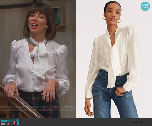 Nicky Top by Veronica Beard worn by Elizabeth (Natasha Leggero) on Broke