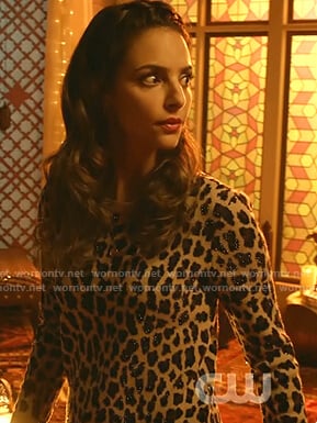 Zari’s beige leopard print sweater on Legends of Tomorrow