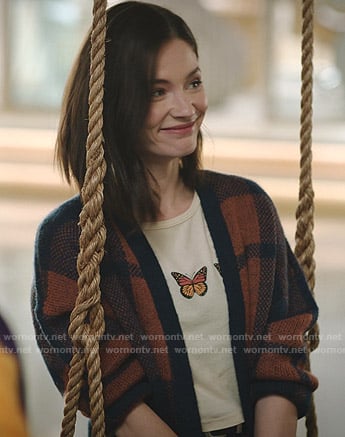 Abigail's yellow butterfly print tee on Zoeys Extraordinary Playlist