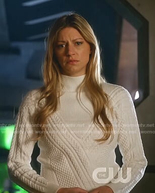 Ava’s white chevron cable knit sweater on Legends of Tomorrow