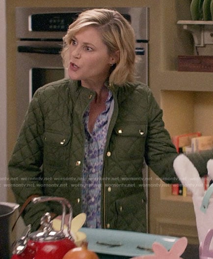 Claire’s green quilted jacket on Modern Family