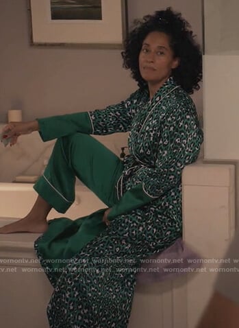 Rainbow’s green leopard print robe on Black-ish