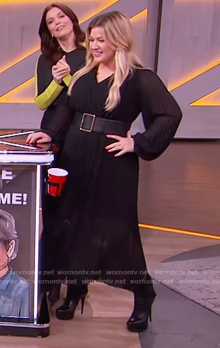 Kelly’s black pleated maxi dress on The Kelly Clarkson Show