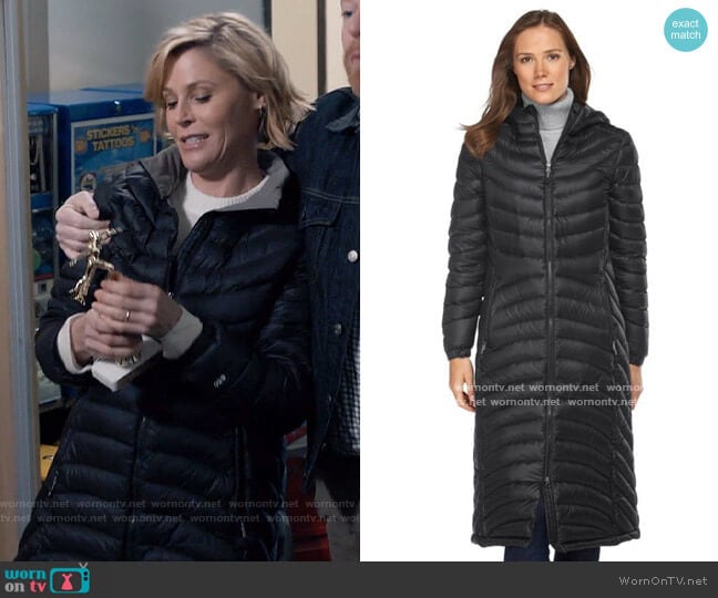 LL Bean Ultralight 850 Down Coat worn by Claire Dunphy (Julie Bowen) on Modern Family