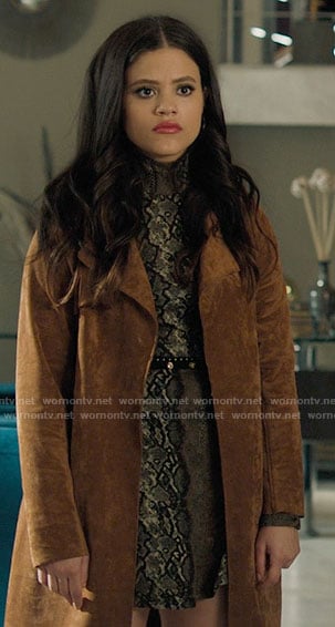 Maggie’s tan suede coat on Charmed