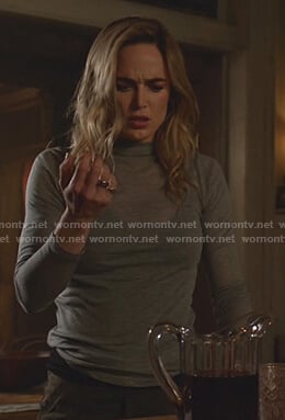 Sara’s grey ribbed fitted top on Legends of Tomorrow