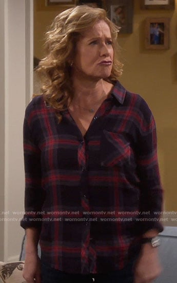 Vanessa’s black and red plaid shirt on Last Man Standing