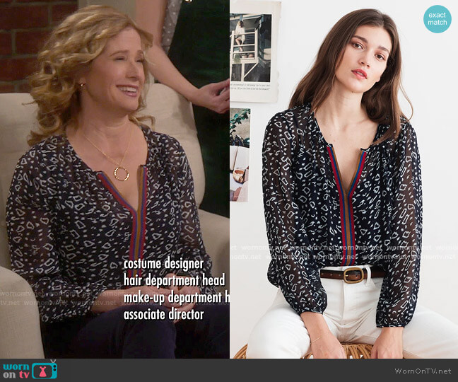 Velvet by Graham & Spencer Janet Playa Print Blouse worn by Vanessa Baxter (Nancy Travis) on Last Man Standing