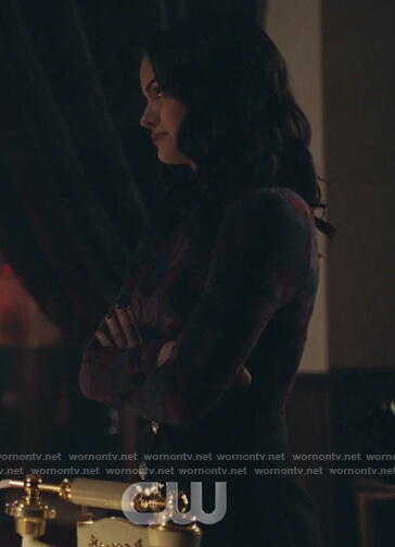 Veronica’s black pearl button skirt on Riverdale