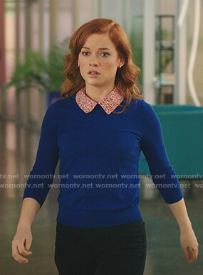 Zoey's blue sweater on Zoeys Extraordinary Playlist