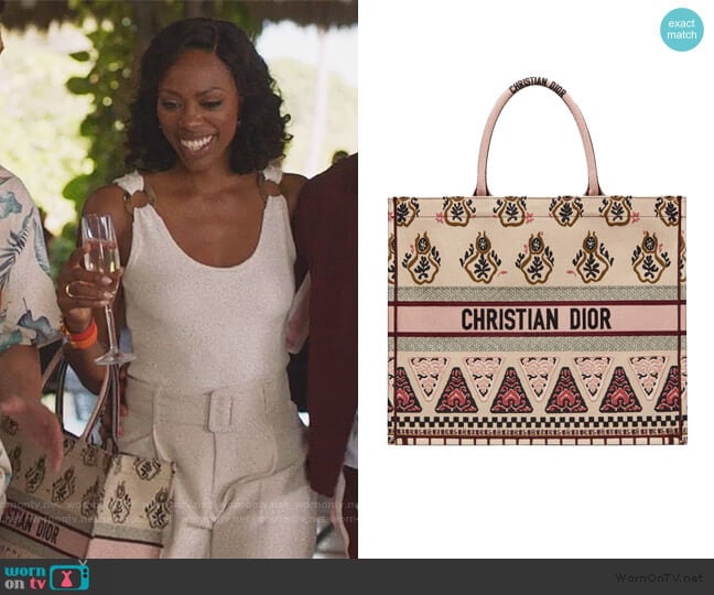 Book Tote Geometric Pink Multicolor by Dior worn by Molly Carter (Yvonne Orji) on Insecure