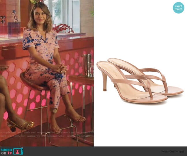 Calypso 70 leather sandals by Gianvito Rossi worn by Noa Hamilton (Nathalie Kelley) on The Baker and the Beauty