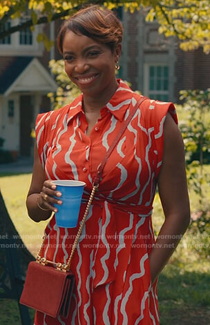 Helen's red sleeveless shirtdress on Sweet Magnolias