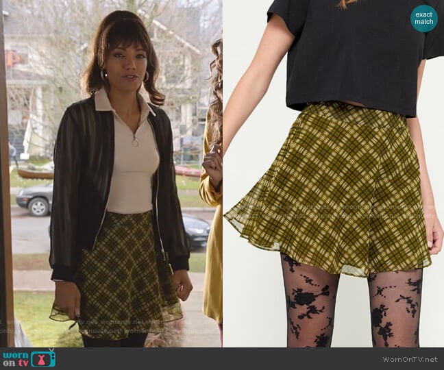 Isla High-Waisted Printed Circle Skirt by Urban Outfitters worn by Charlie (Maisie Richardson-Sellers) on Legends of Tomorrow