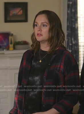 Angie's black plaid shirt on Single Parents