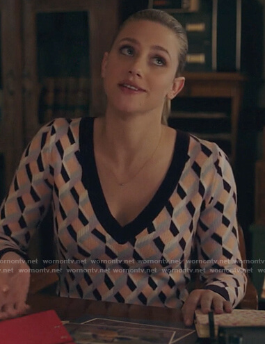 Betty's geometric print v-neck sweater on Riverdale