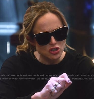 Sara’s black square sunglasses on Legends of Tomorrow