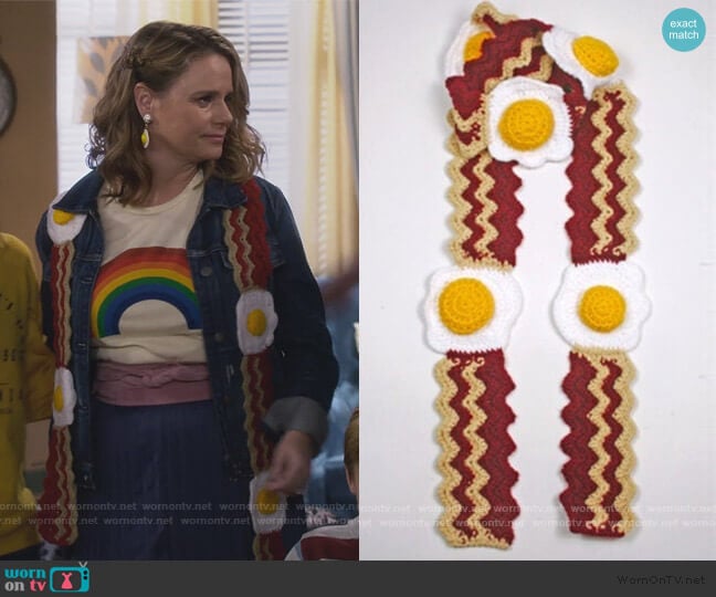 Bacon and Eggs Scarf by DesignsbyDoodles at Etsy worn by Kimmy Gibbler (Andrea Barber) on Fuller House