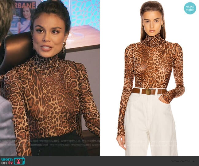 Noa’s leopard turtleneck top on The Baker and the Beauty