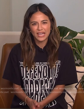 Erin’s black oversized graphic tee on E! News Daily Pop