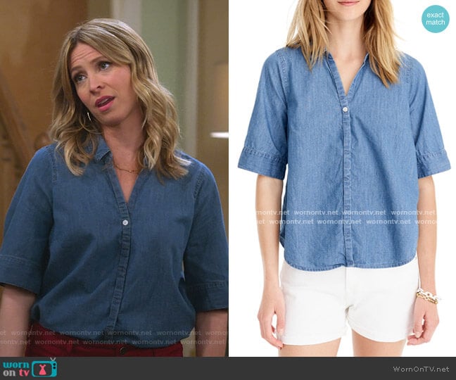 Button-Up Chambray Shirt by J. Crew worn by Jennifer Cooper (Jolie Jenkins) on Alexa & Katie