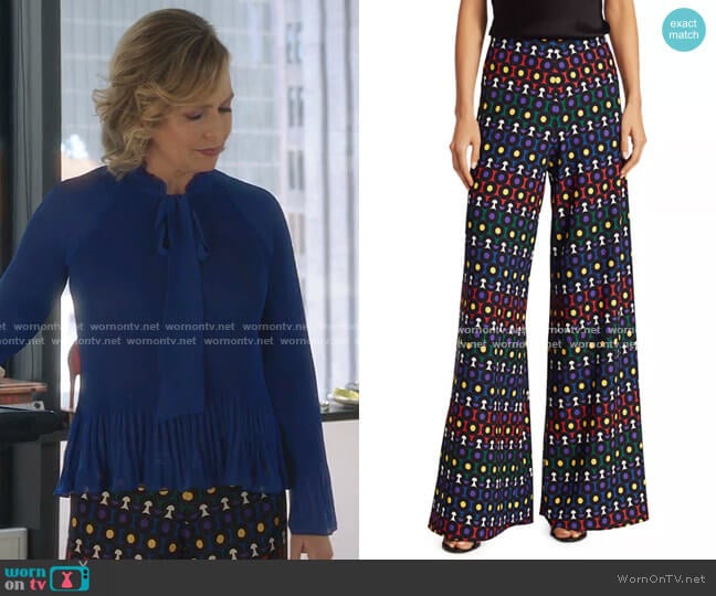 Athena Printed Wide-Leg Pants by Alice + Olivia worn by Jacqueline (Melora Hardin) on The Bold Type