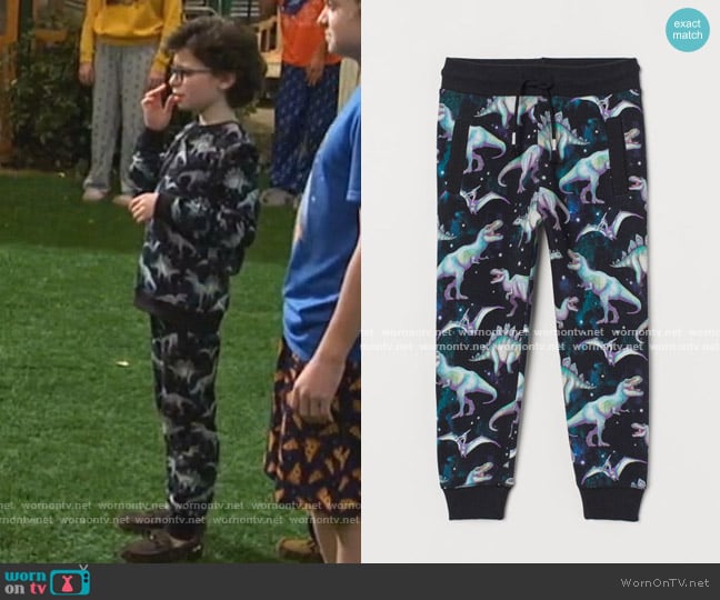 Cotton Joggers by H&M worn by Matteo Silva (Raphael Alejandro) on Bunkd