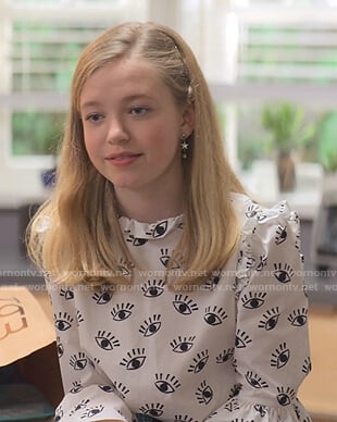Stacey’s white eye print blouse on The Baby-Sitters Club