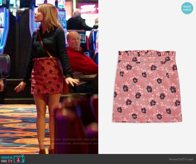 Topshop Poppy Jacquard Skirt worn by Lucy Neal (Lucy Hale) on A Nice Girl Like You (2020)