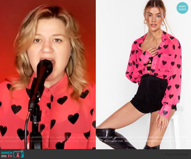 WornOnTV: Kelly’s pink heart print blouse on The Kelly Clarkson Show ...