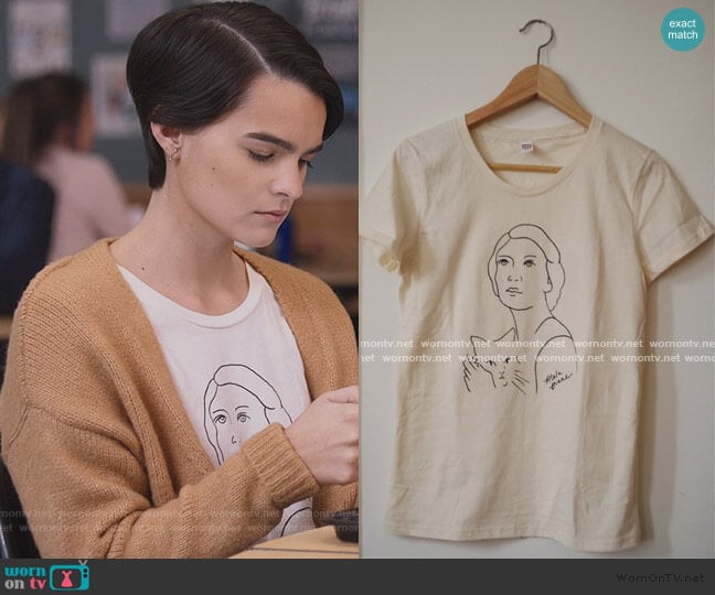 Self Portrait T-shirt by Alela Diane worn by Elodie Davis (Brianna Hildebrand) on Trinkets