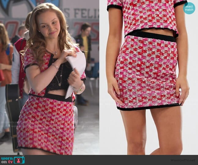 Carrie’s pink check knit skirt on Julie and the Phantoms