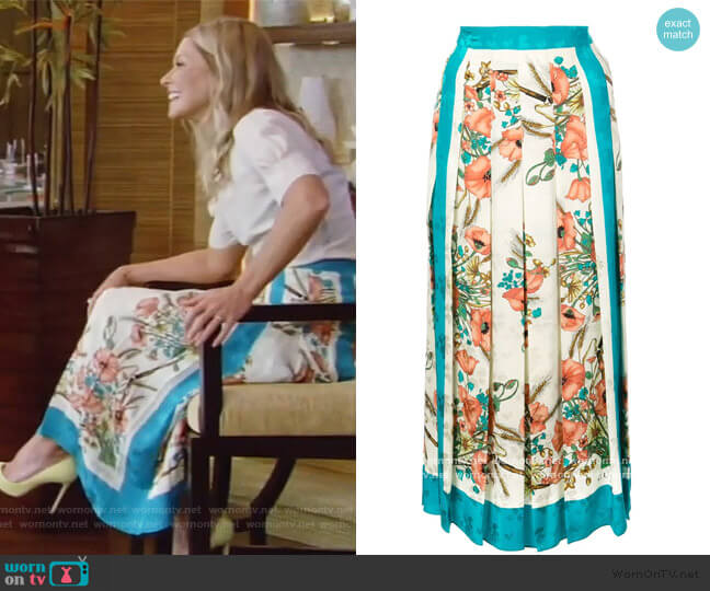 Floral Print Pleated Skirt by Gucci worn by Kelly Ripa  on Live with Kelly & Ryan