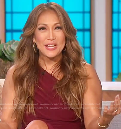 Carrie’s maroon one shoulder dress on The Talk