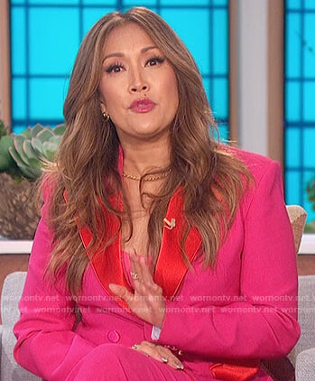 Carrie’s pink colorblock blazer on The Talk