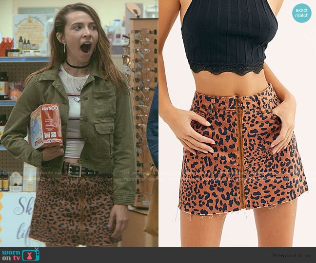 Blair’s orange leopard print skirt on Teenage Bounty Hunters