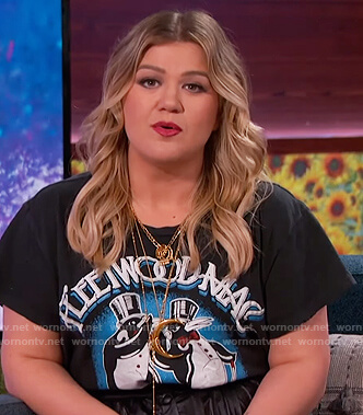 Kelly’s black Fleetwood Mac graphic tee on The Kelly Clarkson Show