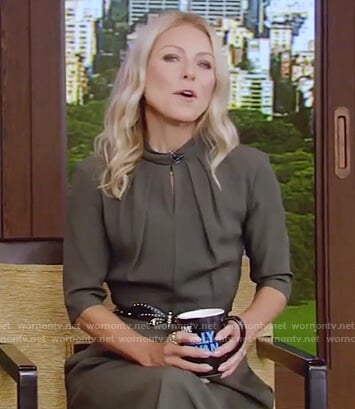 Kelly's green keyhole dress on Live with Kelly and Ryan