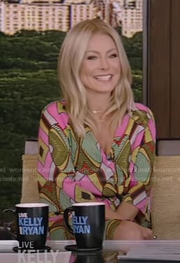 Kelly's geometric print dress on Live with Kelly and Ryan