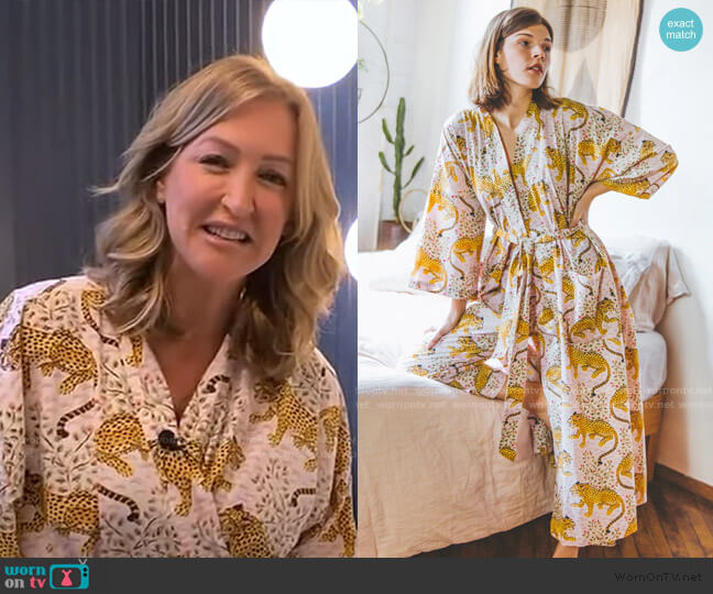 Bagheera Robe by Print Fresh worn by Lara Spencer on Good Morning America