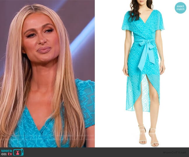 Darva Faux Wrap Party Dress by Alice + Olivia worn by Paris Hilton on The Kelly Clarkson Show