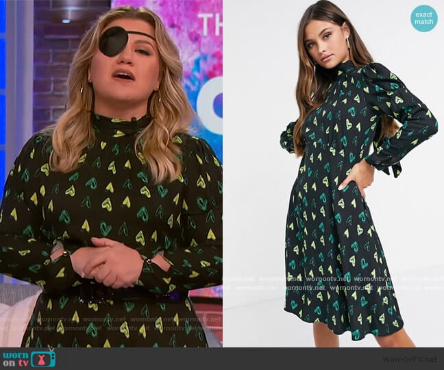 Closet London long sleeve high neck mini dress in heart print by ASOS worn by Kelly Clarkson on The Kelly Clarkson Show