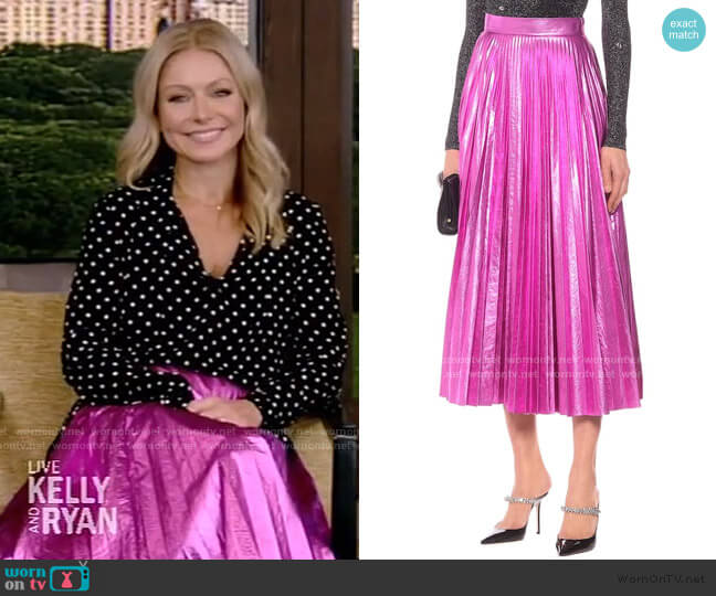 WornOnTV: Kelly’s black polka dot blouse and metallic pleated skirt on ...