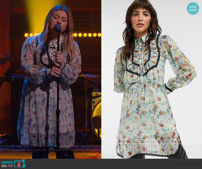 IDOL shirt dress with ruffle detail in floral print by Topshop worn by Kelly Clarkson on The Kelly Clarkson Show