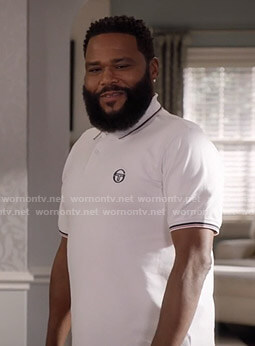 Andre's white polo shirt on Black-ish