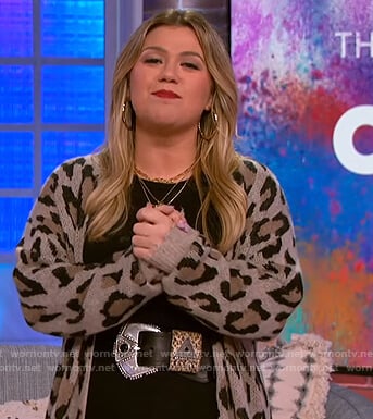 Kelly's leopard beige cardigan on The Kelly Clarkson Show