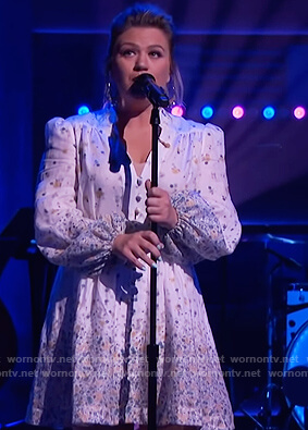 Kelly's white floral dress on The Kelly Clarkson Show