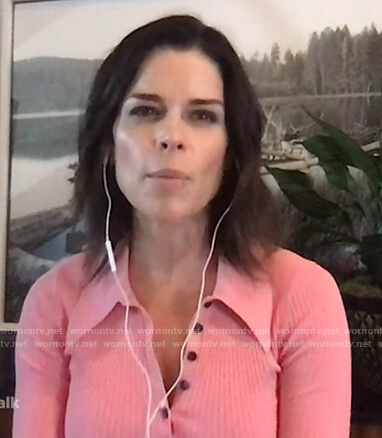 Neve Campbell’s pink ribbed polo on The Talk