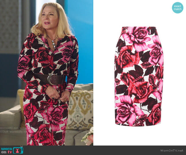 Prada Floral-Print Crepe Skirt worn by Margaret Monreaux (Kim Cattrall) on Filthy Rich